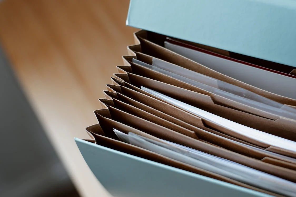 Szafka na dokumenty – niezbędny element biura